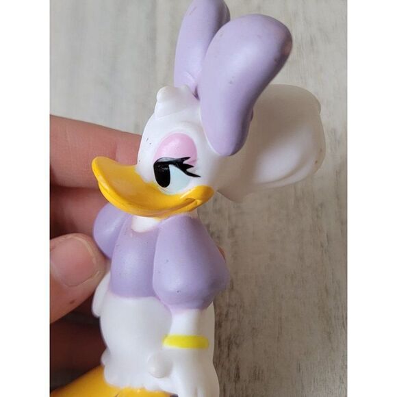 Daisy Duck sassy rubber bath toy figure purple - Picture 4 of 8